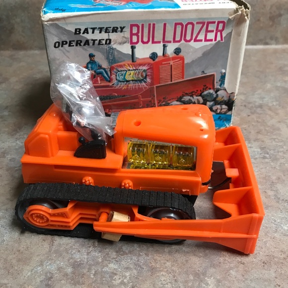 Vintage Battery Operated Bulldozer - Picture 8 of 10